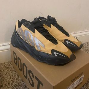 Yeezy boost 700 perfect condition